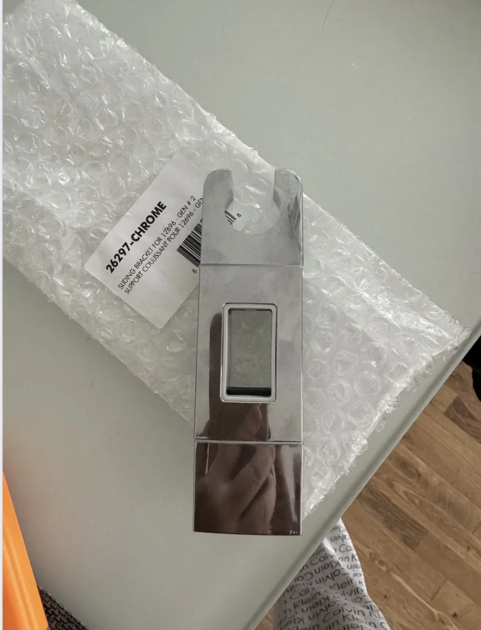 Support coulissant chromé compatible avant l’installation